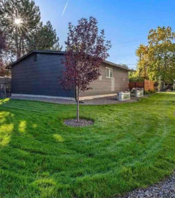 Mid Century Modern Boise-River Bungalow W/ Hot Tub المظهر الخارجي الصورة